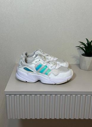 Кросівки adidas  •розмір 35,5(22,5 см)
