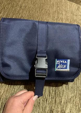 Синя дорожня косметичка-органайзер (незерер) від бренду nivea for men