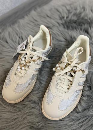 Кросівки addidas жіночі