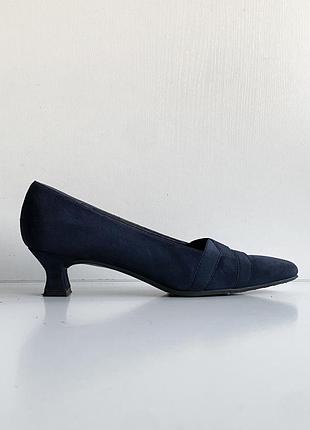 Жіночі замшеві туфлі (court shoes) преміального бренду stuart weitzman for russell & bromley