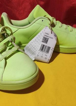 Стильні жіночі кросівки adidas urban court