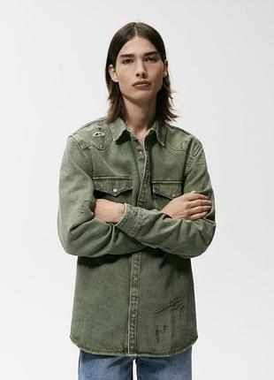 Плотная мужская джинсовая рубашка из имитациеи рваной ткани zara