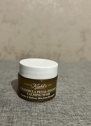 Заспокійлива маска з пелюстками календули для шкіри обличчя  kiehl's calendula petal-infused calming mask