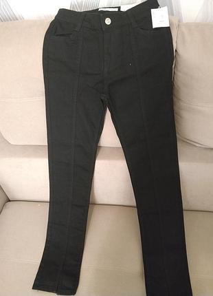Черные женские джинсы с декоративными швами bershka (размер eur 34 / xs)