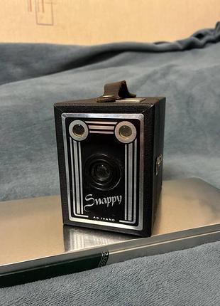 Вінтажний шафастий плівковий фотоапарат snappy норвезького виробництва (1951 рік