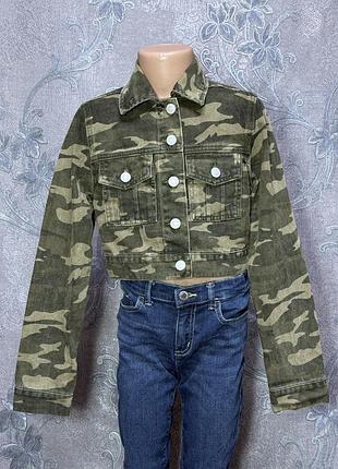 Укороченная джинсовая куртка шакет new look 915 8-9 лет 134 см рост детская джинс деним камуфляж кроп жакет демисезон осень весна детская верхняя одеж