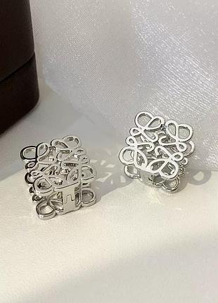 ​минималистичные серебристые серьги-пусеты loewe «anagram studs silver» премиум качество
