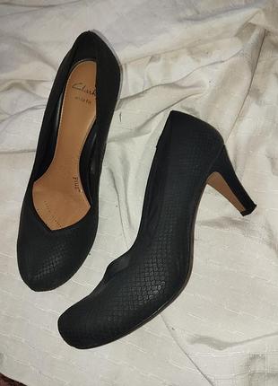 Туфли кожаные clarks 39 размер 8