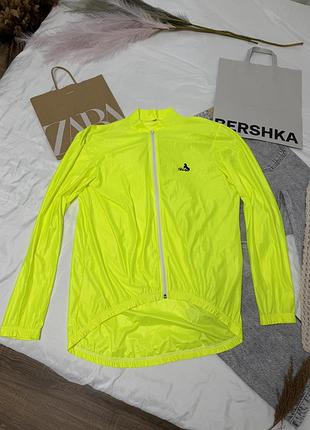 Яскрава велосипедна вітровка blacky switzerland