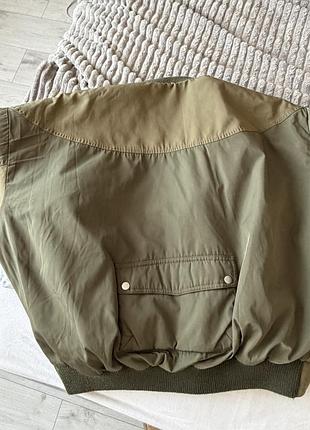 Куртка жіноча pull&bear бомбер кольору хакі 3