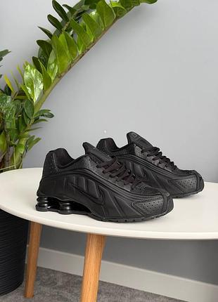 Nike shox r4 black