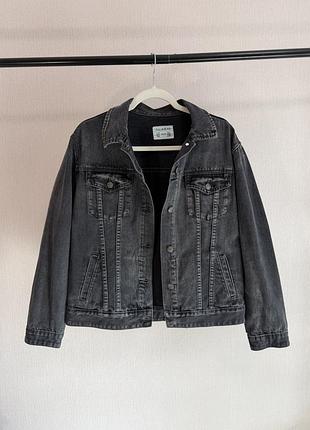 Чорна джинсовка pull&bear