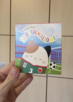 Игрушка хеппе мил макдональдс squishmallows fifa 2026 - кот кем (cam the cat)