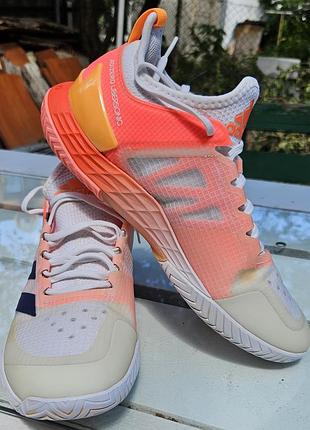 Оригінальні професійні жіночі кросівки adidas.