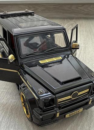 Металева машинка mercedes-benz