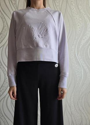 Лавандовый укороченный свитшот nike dri-fit с рельефным логотипом | размер xs