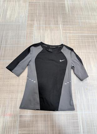 Жіноча спортивна кофта nike swift dri-fit running, розмір xs