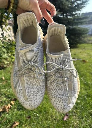 Кросівки унісекс adidas yeezy boost 350 v2 (забарвлення static або yeshaya з рефлективним/світловідбиваючим верхом з матеріалу primeknit).