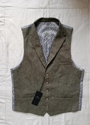 Жилетка мужская костюмная новая шерсть 45 %  moss london r 40