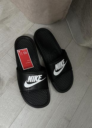 Шльопанці чоловічі nike victori one slide чорний/білий