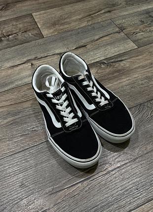 Жіночі кросівки vans