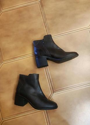 Черевики,ботильйони шкіряні moshulu
