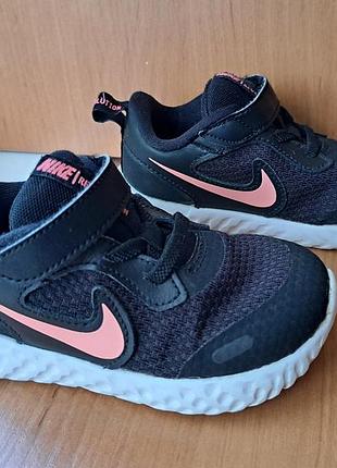 Оригінальні кросівки від nike p25