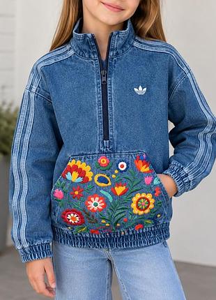 Джинсова кофта adidas для дівчинки на зріст 130 см
стильна джинсова кофта з яскравою квітковою вишивкою на кишені.