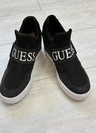 Жіночі кросівки guess.
