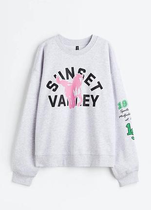 Серый оверсайз свитшот h&amp;m divided «sunset valley» с принтом лошади и надписью на рукаве, размер s (на рост 165 см)