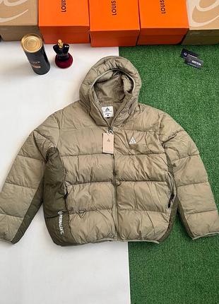 Характеристики • бренд: nike acg • модель: зимняя куртка-пуховик • ткань: плотная плащевка с влагоотталкивающей пропиткой • утеплитель: современно