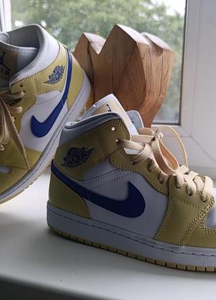 Жіночі кросівки air jordan 1 mid  lemon wash