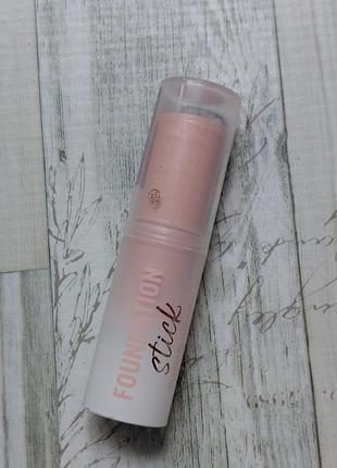Тональна основа в стіку essence foundation stick. відтінок 130.
