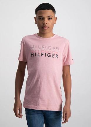 Tommy hilfiger дитяча футболка для хлопчика блідо-рожева з великим логотипом layered logo tee, оригінал, зріст 122 см, ідеальний стан
