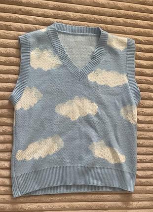 Жилет с облаками v neck вязаный