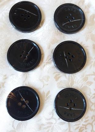 Чорні гудзики з логотипом zara та інші костюмні чорні.