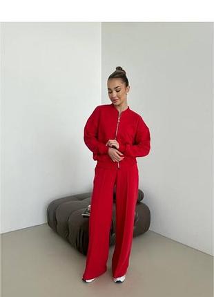 Базовий червоний костюм