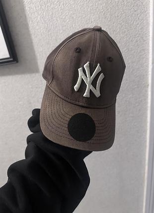 Бейсболка унісекс new york yankees коричнева
