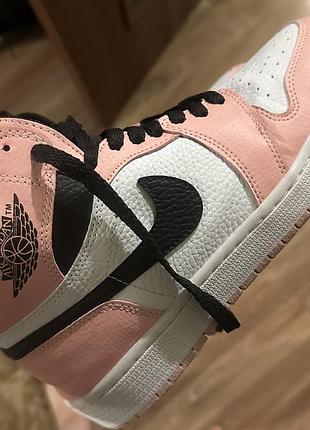 Кросівки унісекс nike jordan хайтопи рожеві з білим