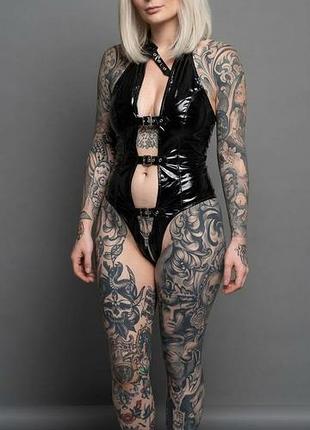 Виниловое лаковое боди в стиле панк рок punk rock y2k