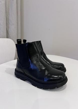 Чорні лакові черевики від zara для дівчинки 27 розмір
