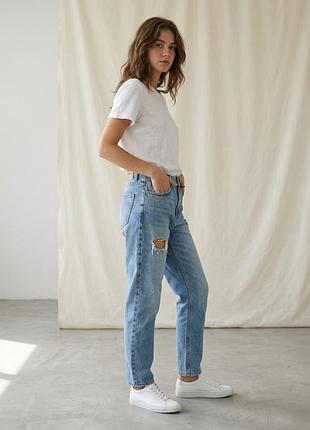 Джинси mom-fit new look tori з рваним декором джинси мом блакитні джинси