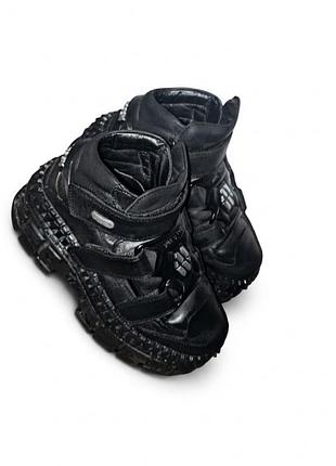New rock m-wall285-c1.
черная, новая обувь от new rock в идеальном состоянии.
выполнена из натуральной кожи. 
подойдет для любимого времени года.
