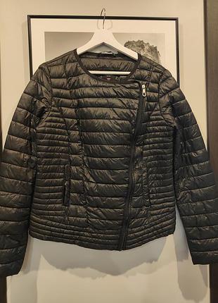 Стильная куртка косуха cтеганная от guess