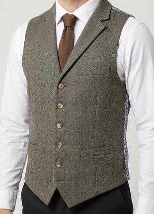 Жилетка мужская костюмная новая шерсть 45 %  moss london r 40 с фактурным плетением  ёлочка