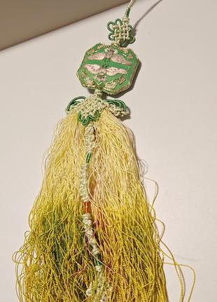 Норигэ (нориже) — традиційна корейська підвіска, яка використовується як прикраса та оберег для національного костюма ханбок.