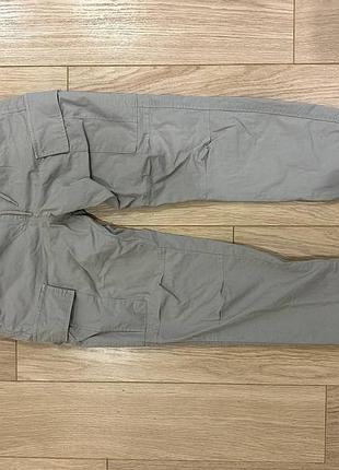 Оригінальні штани-карго bershkа adjustable parachute cargo pants у світло-сірому кольорі.