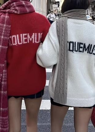 Светр жіночий jacquemus оверсайз з логотипом на спині, червоний та білий