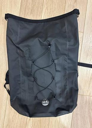 Оригинальный водонепроницаемый герморюкзак adventuridge waterproof dry backpack в черном цвете.