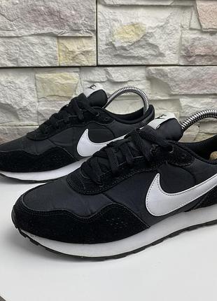 Оригінальні кросівки nike md valiant